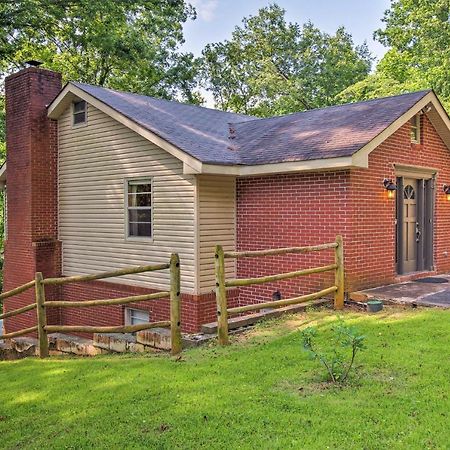 Spacious Georgia Getaway With Dock On Lake Lanier! Gainesville Eksteriør bilde