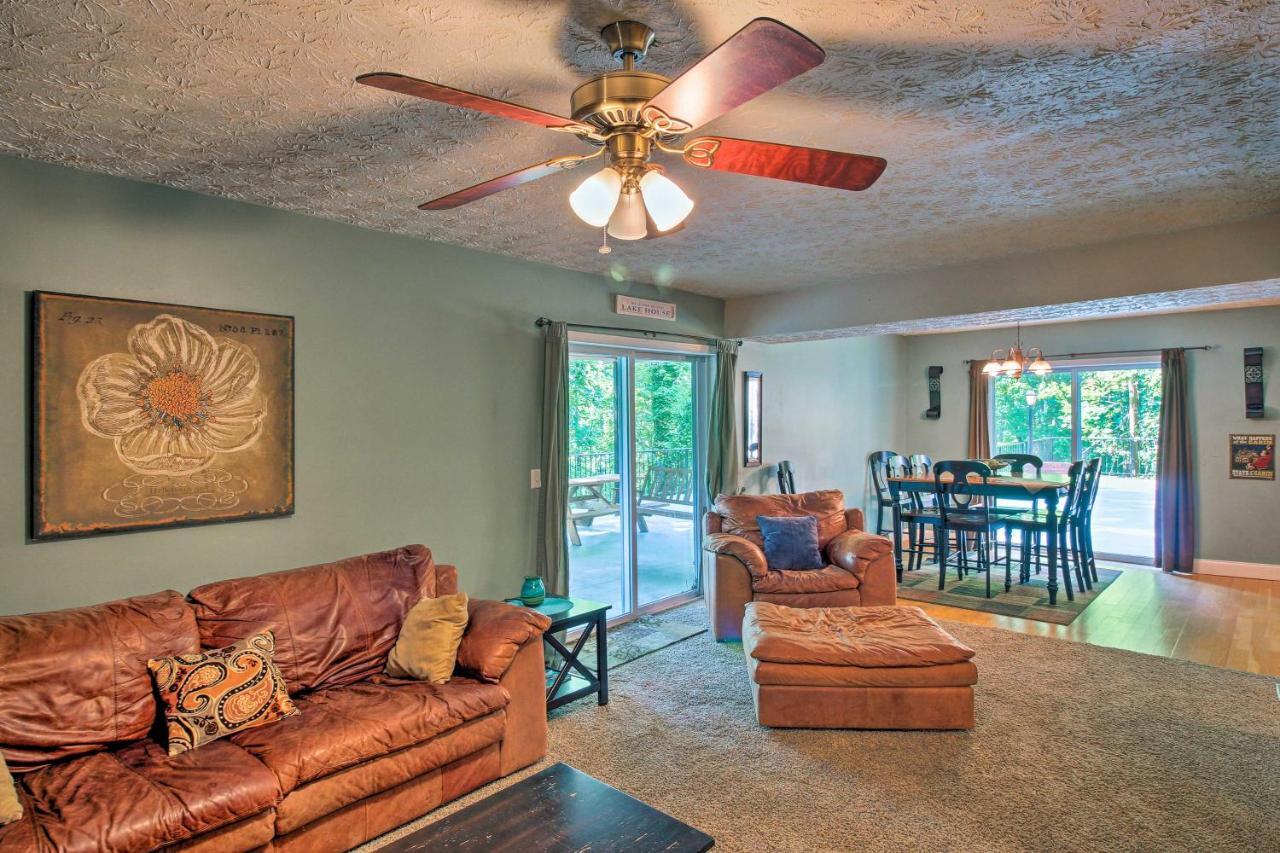 Spacious Georgia Getaway With Dock On Lake Lanier! Gainesville Eksteriør bilde