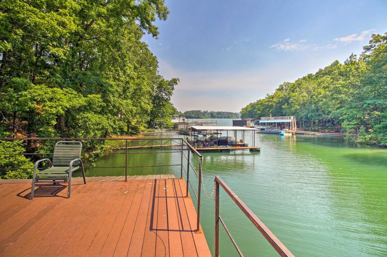 Spacious Georgia Getaway With Dock On Lake Lanier! Gainesville Eksteriør bilde